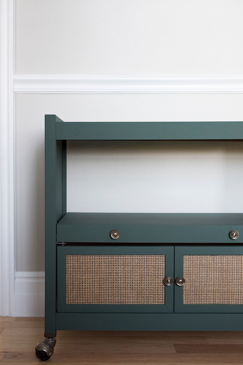 A Bar Cart Furniture Makeover - roomfortuesday.com