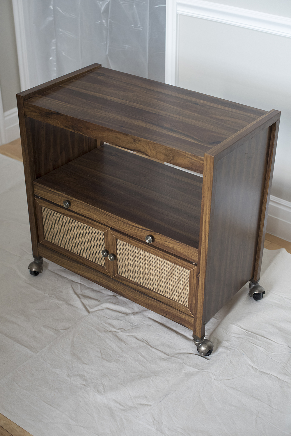 A Bar Cart Furniture Makeover - roomfortuesday.com