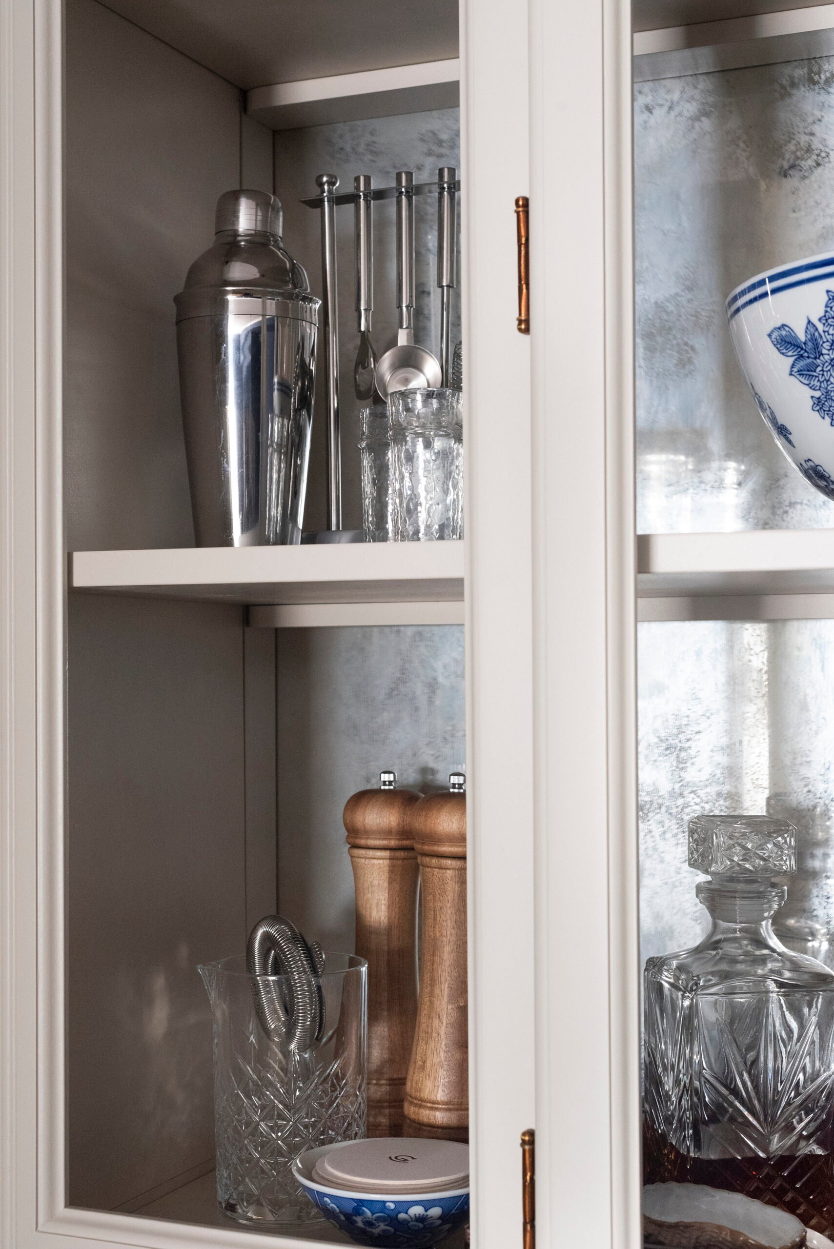 Christmas Tour: Holiday Basement Bar & Media Room - roomfortuesday.com