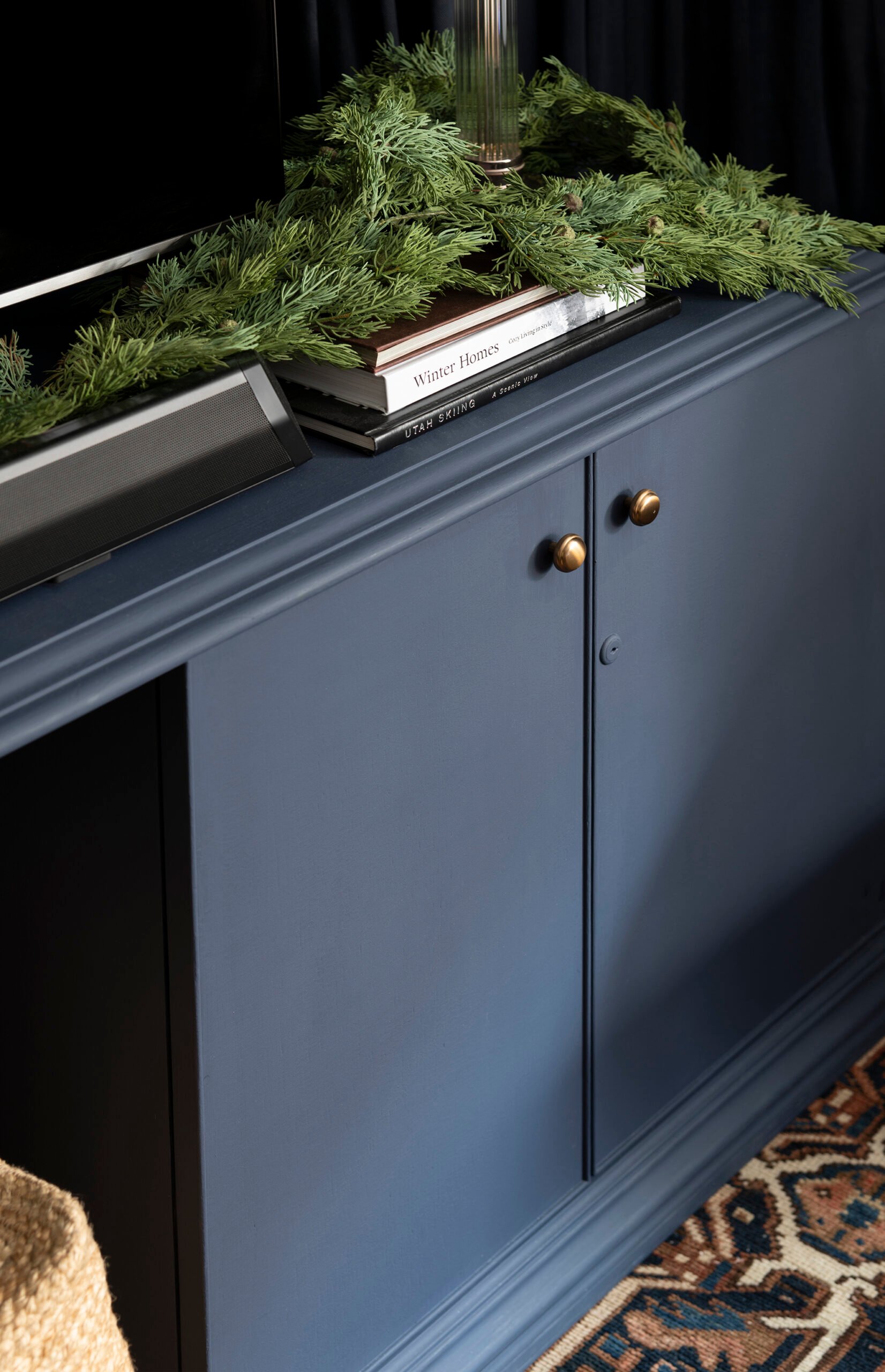 Christmas Tour: Holiday Basement Bar & Media Room - roomfortuesday.com