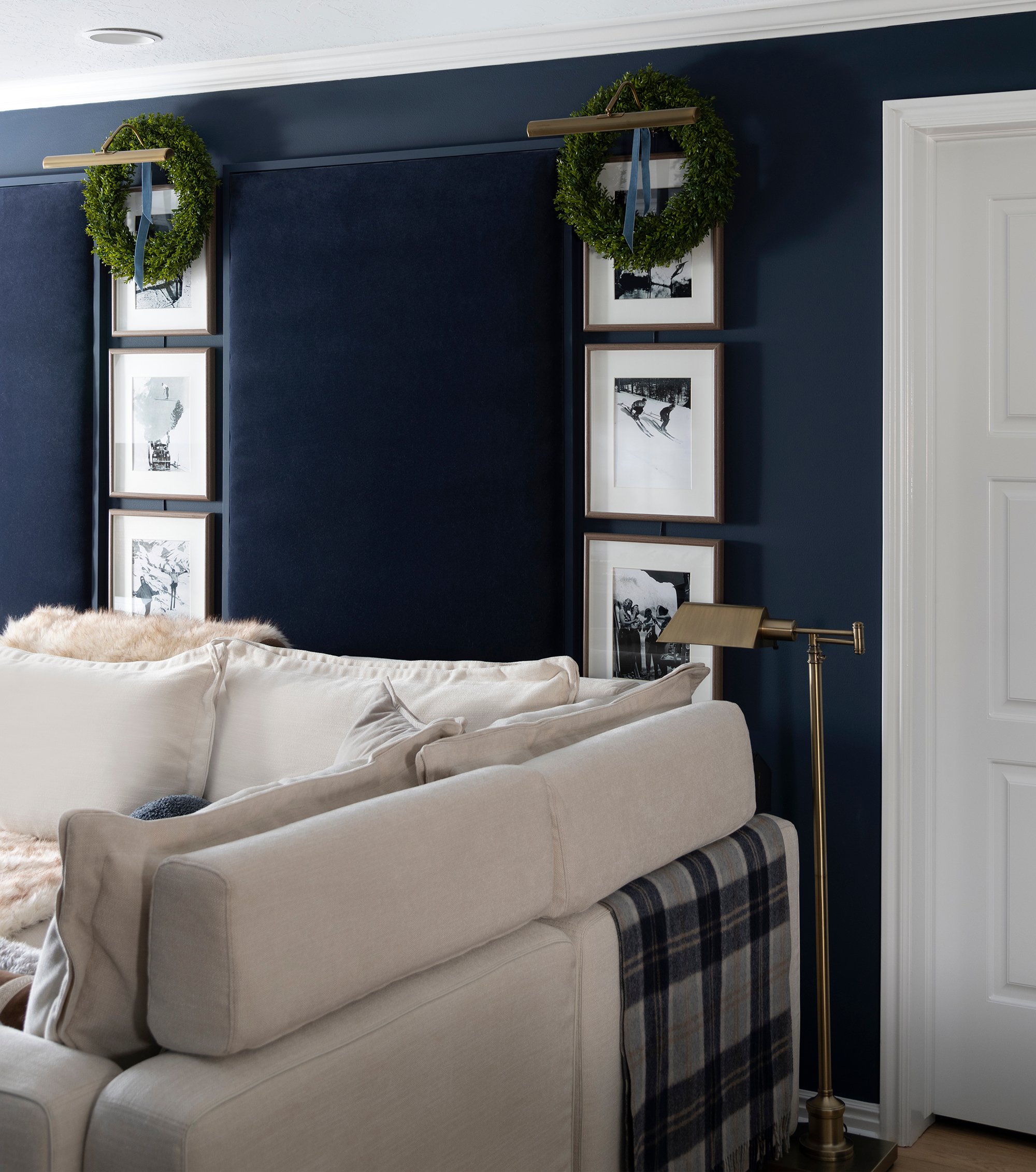 Christmas Tour: Holiday Basement Bar & Media Room - roomfortuesday.com