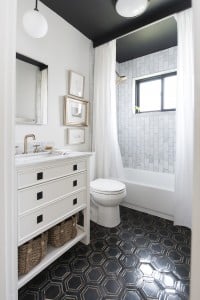 The Bathroom : One Room Challenge – Final Reveal | roomfortuesday.com