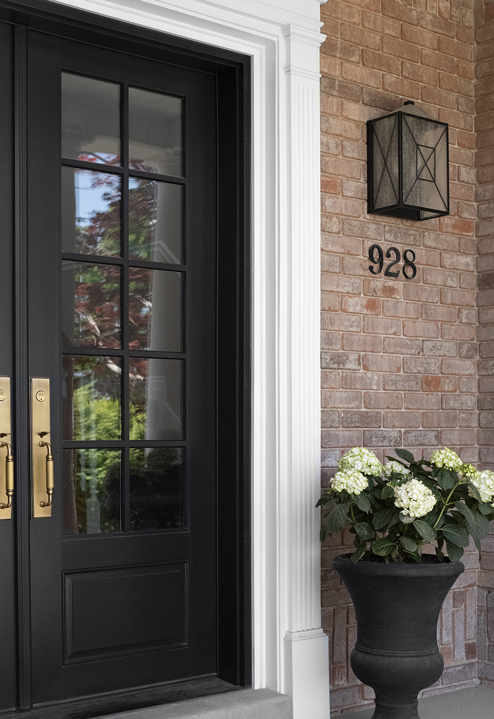 Classic Planters for Every Aesthetic and Budget - roomfortuesday.com