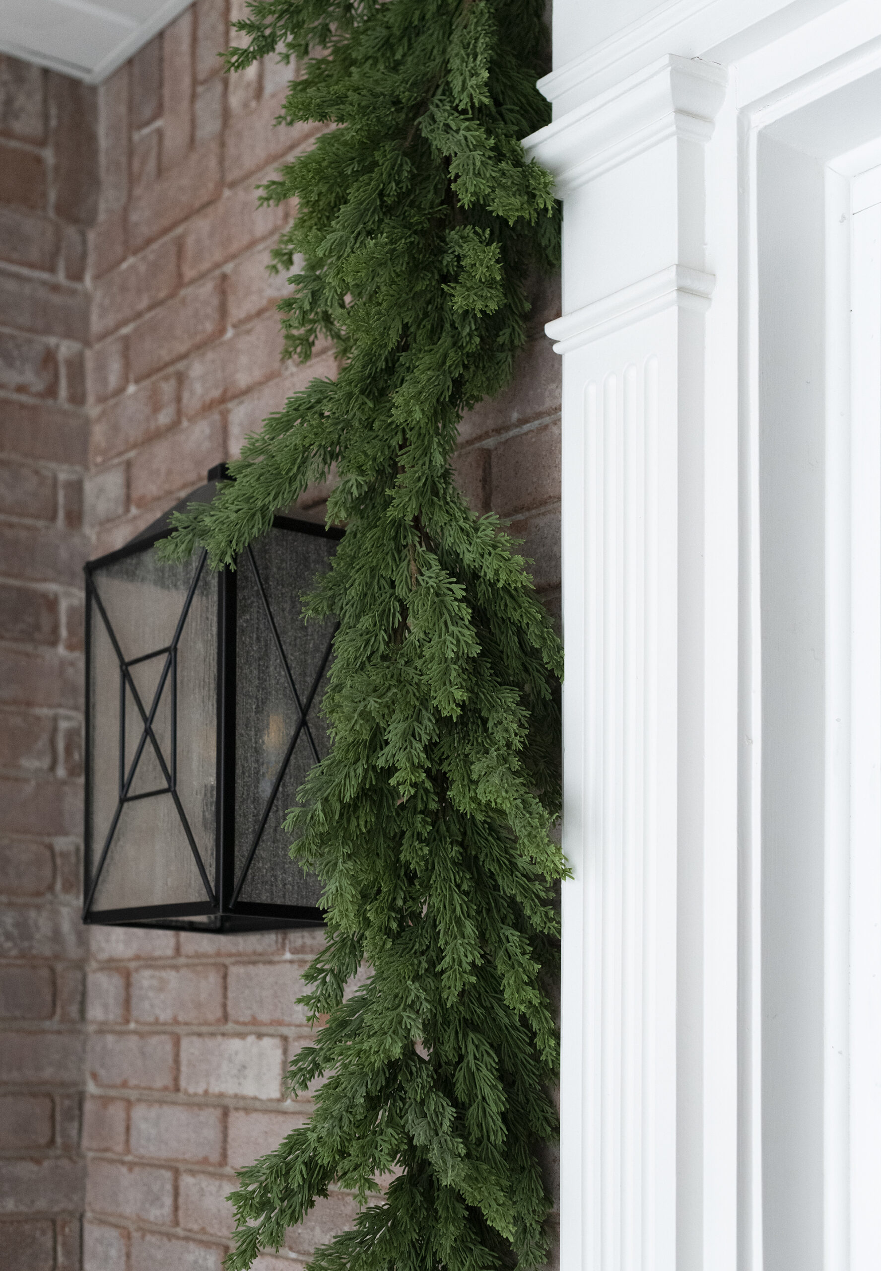 7 Holiday Front Door & Porch Decorating Essentials - roomfortuesday.com