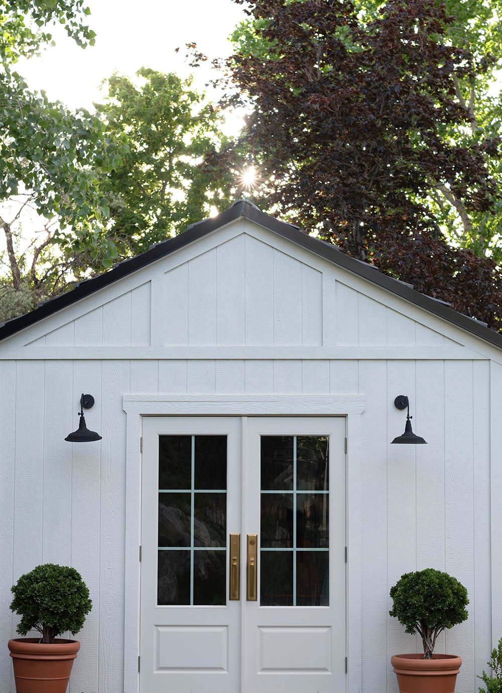 Classic Planters for Every Aesthetic and Budget - roomfortuesday.com