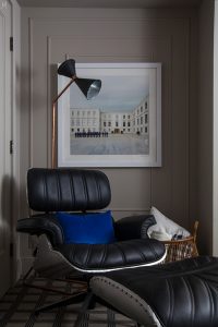 Roundup : Leather Lounge Chairs - roomfortuesday.com