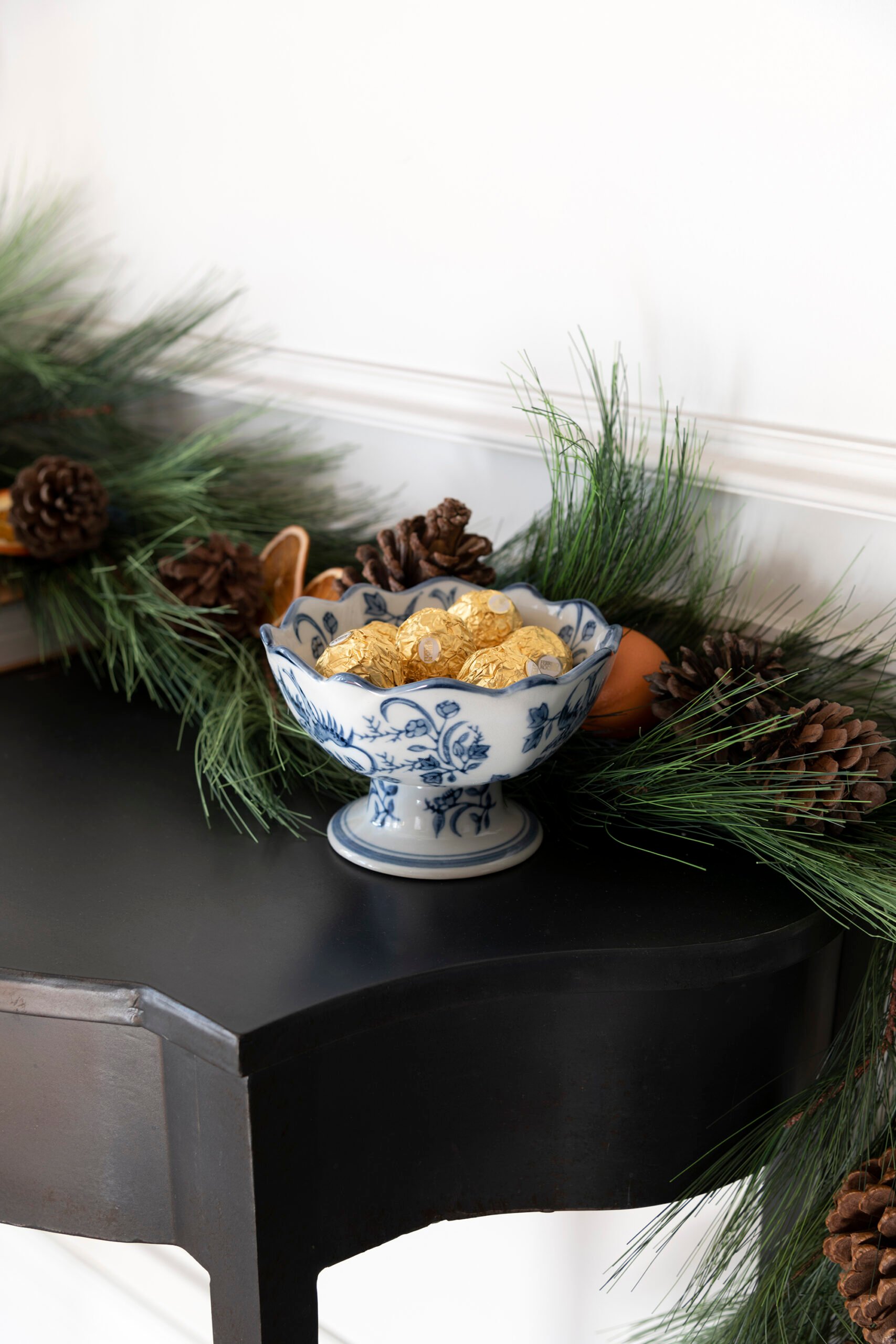 Christmas Tour: the Holiday Decorated Living Room - roomfortuesday.com