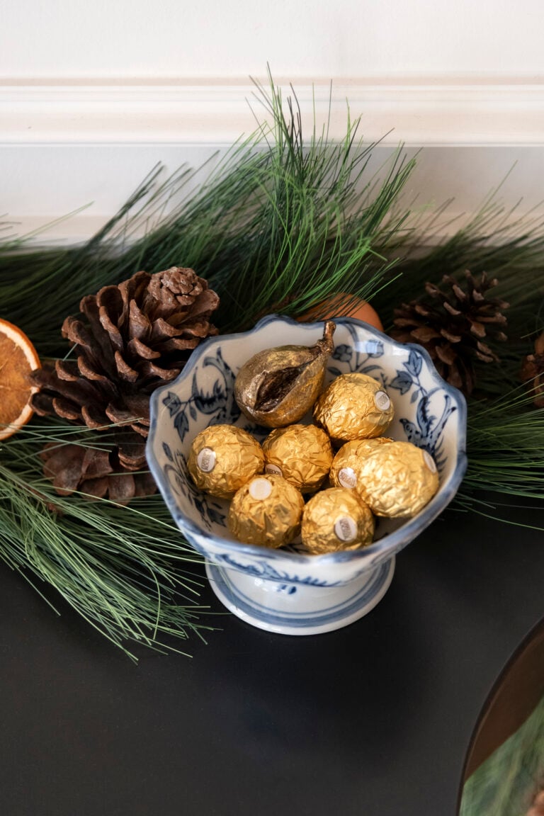 Christmas Tour: the Holiday Decorated Living Room - roomfortuesday.com