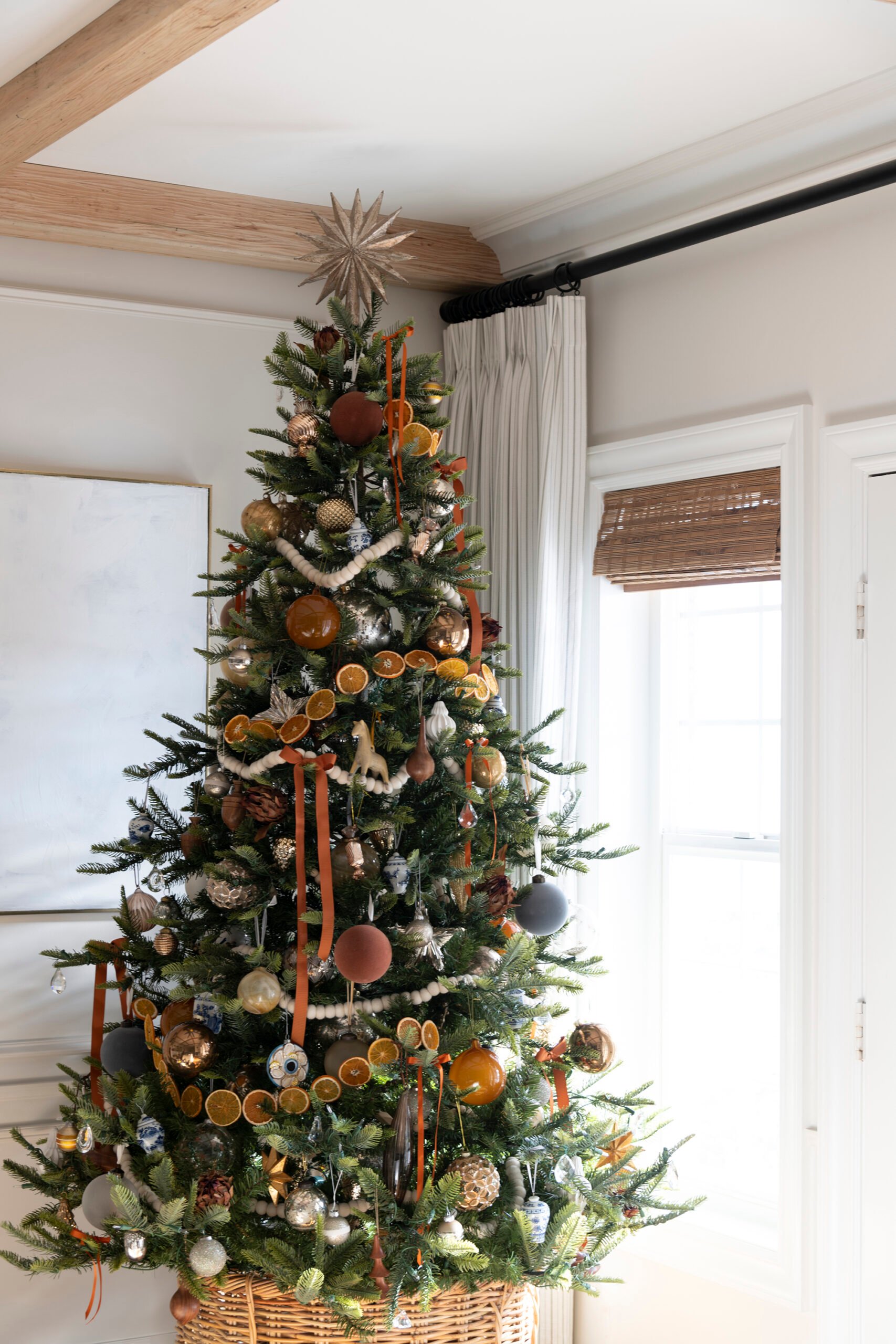 Christmas Tour: the Holiday Decorated Living Room - roomfortuesday.com