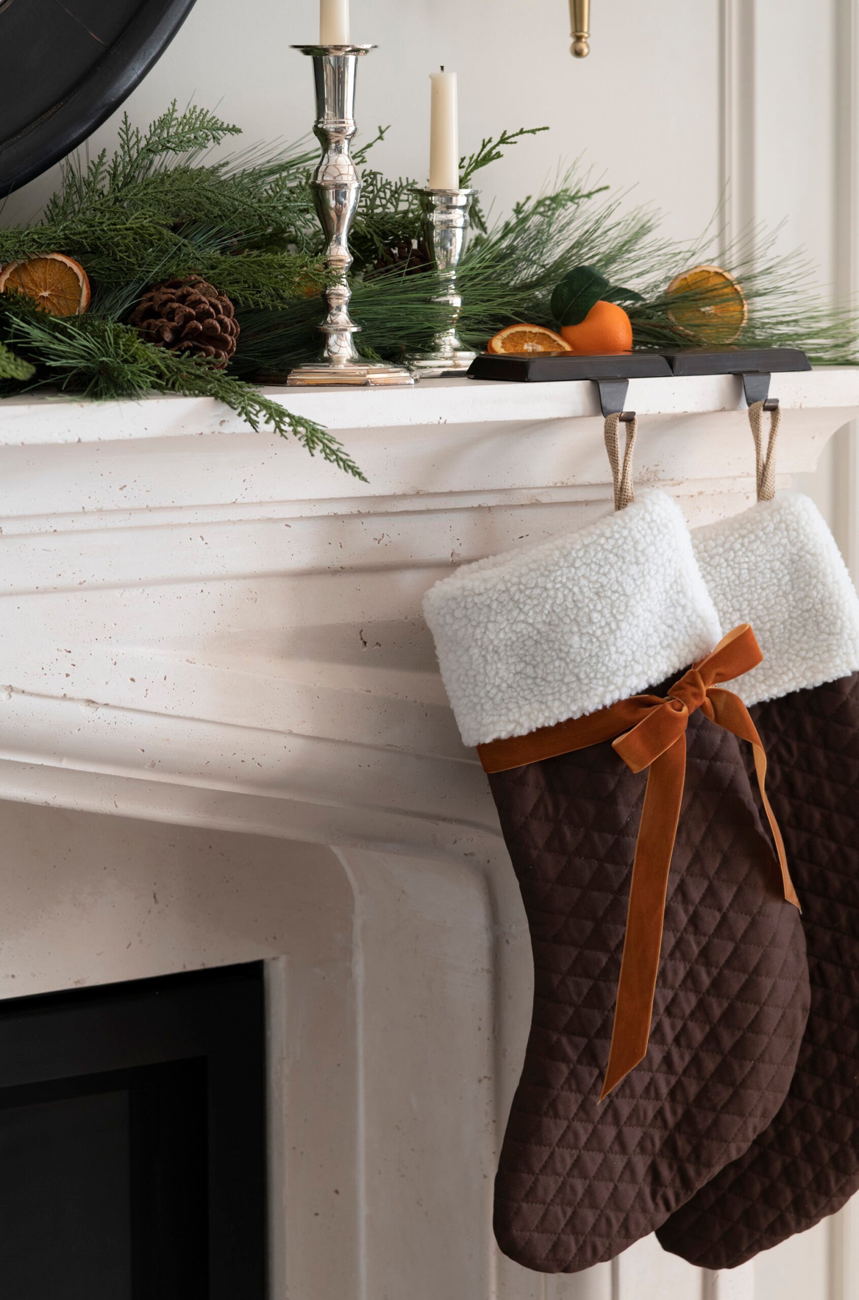 Christmas Tour: the Holiday Decorated Living Room - roomfortuesday.com