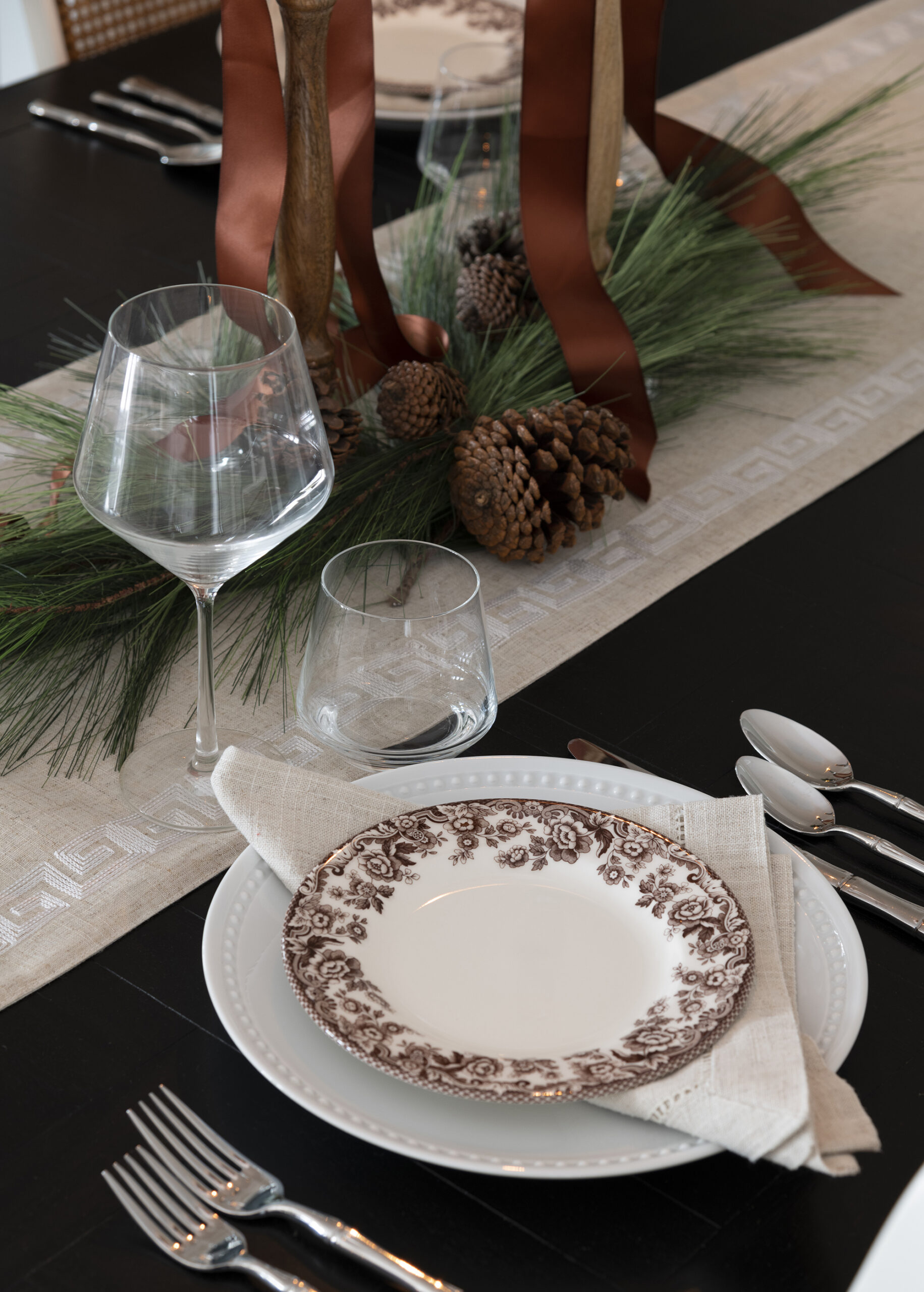 Setting Our Thanksgiving Table & Decorating the Dining Room - roomfortuesday.com