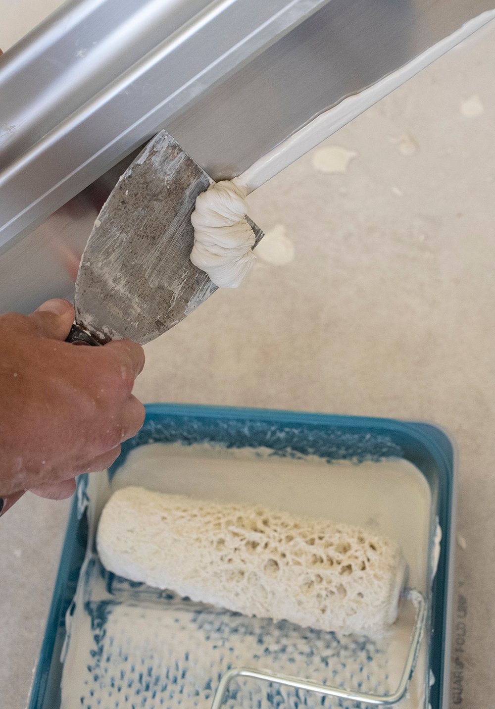 Perfectly Smooth Walls: A Skim Coating Tutorial - roomfortuesday.com