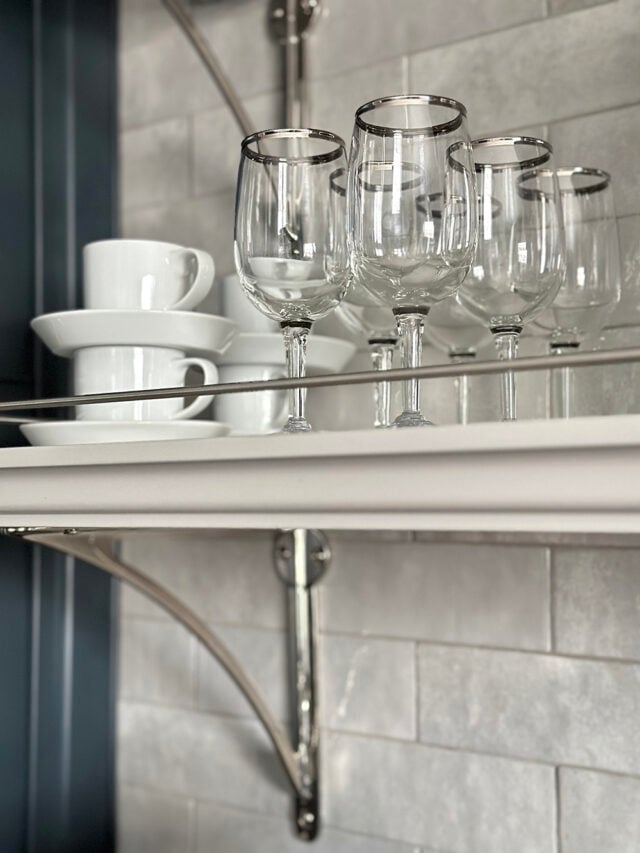 Tips for Thrifting Good Vintage Glassware (& How to Clean It) - roomfortuesday.com