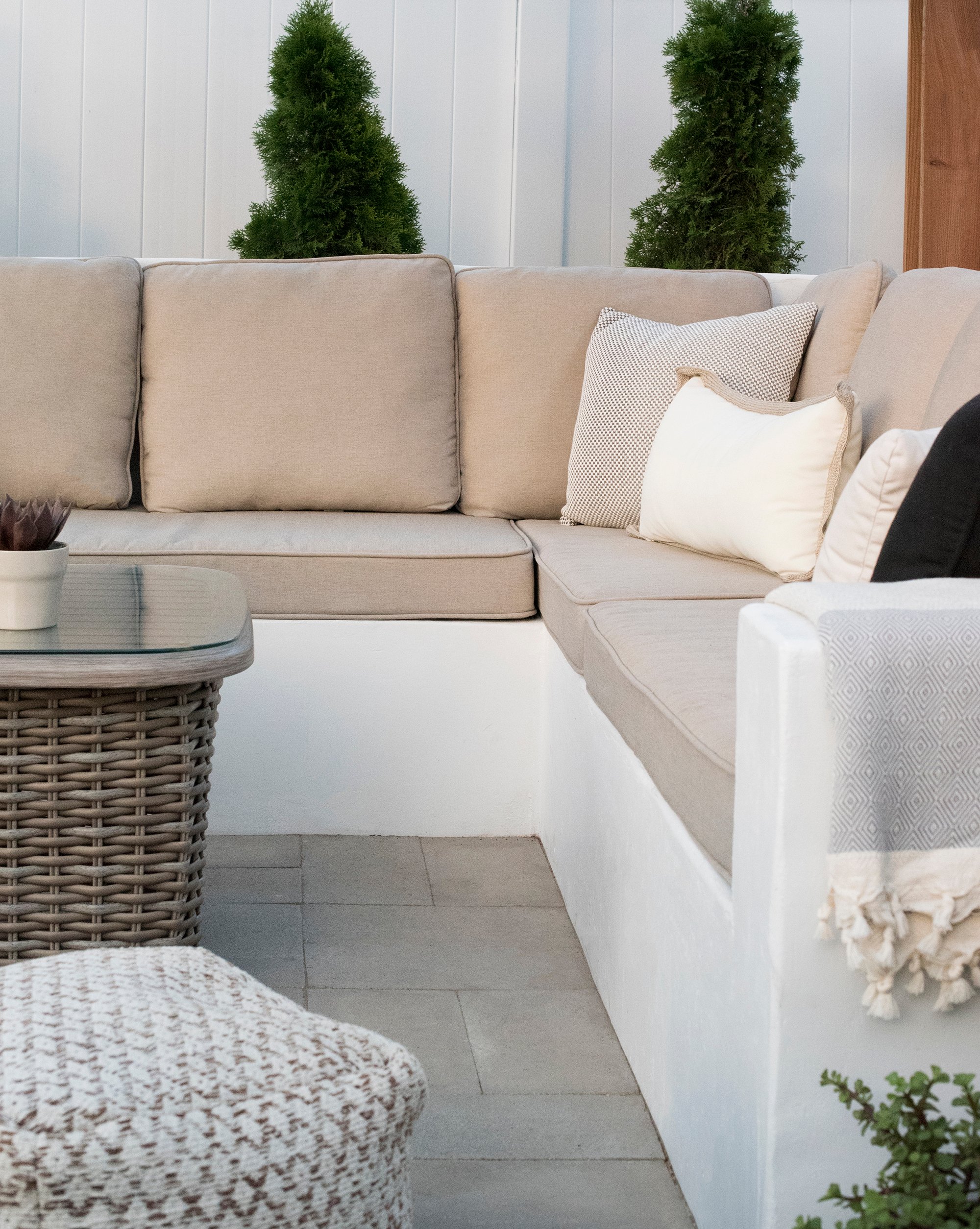 How to Build a Custom Outdoor Sofa - roomfortuesday.com