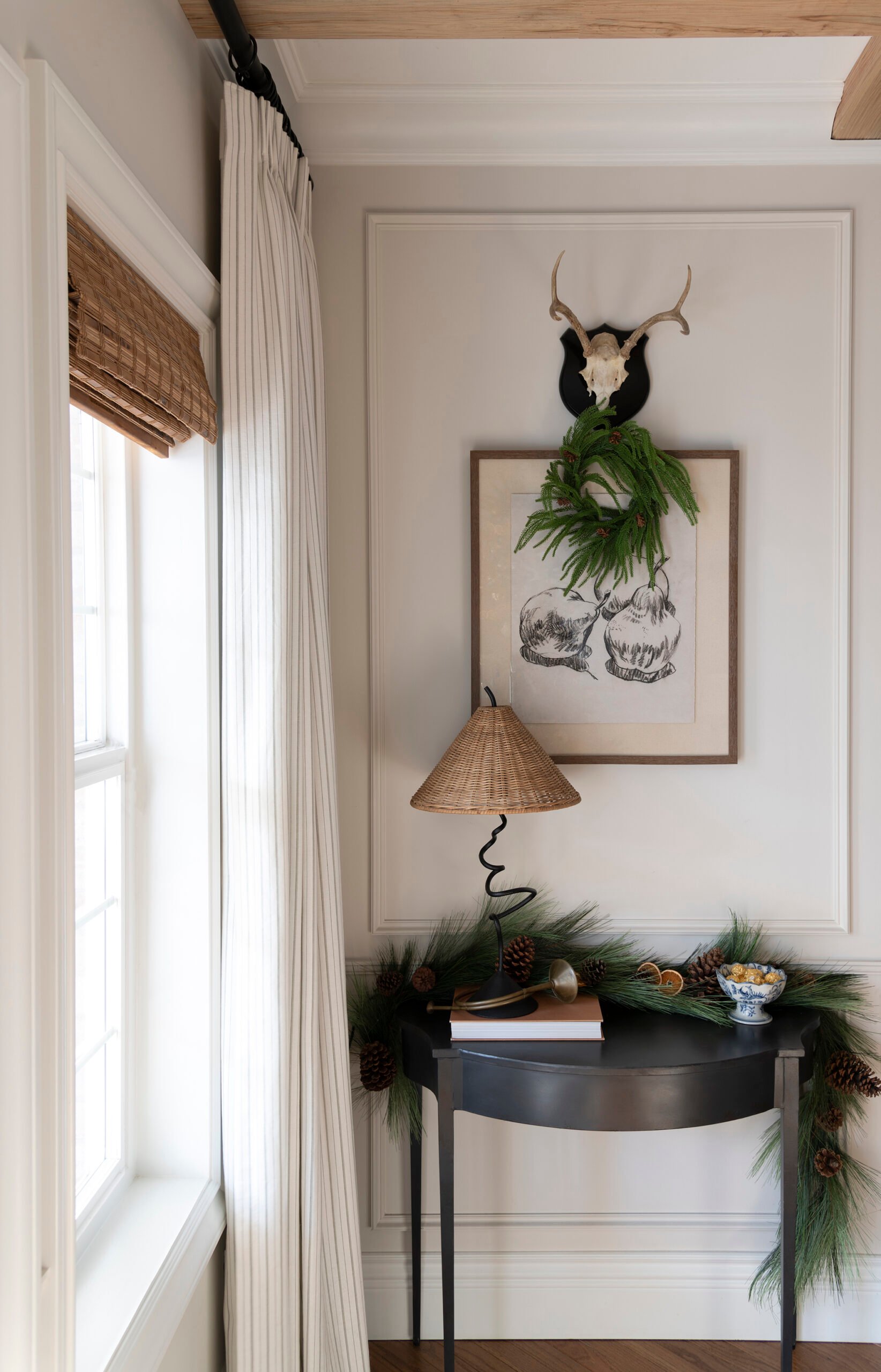 Christmas Tour: the Holiday Decorated Living Room - roomfortuesday.com