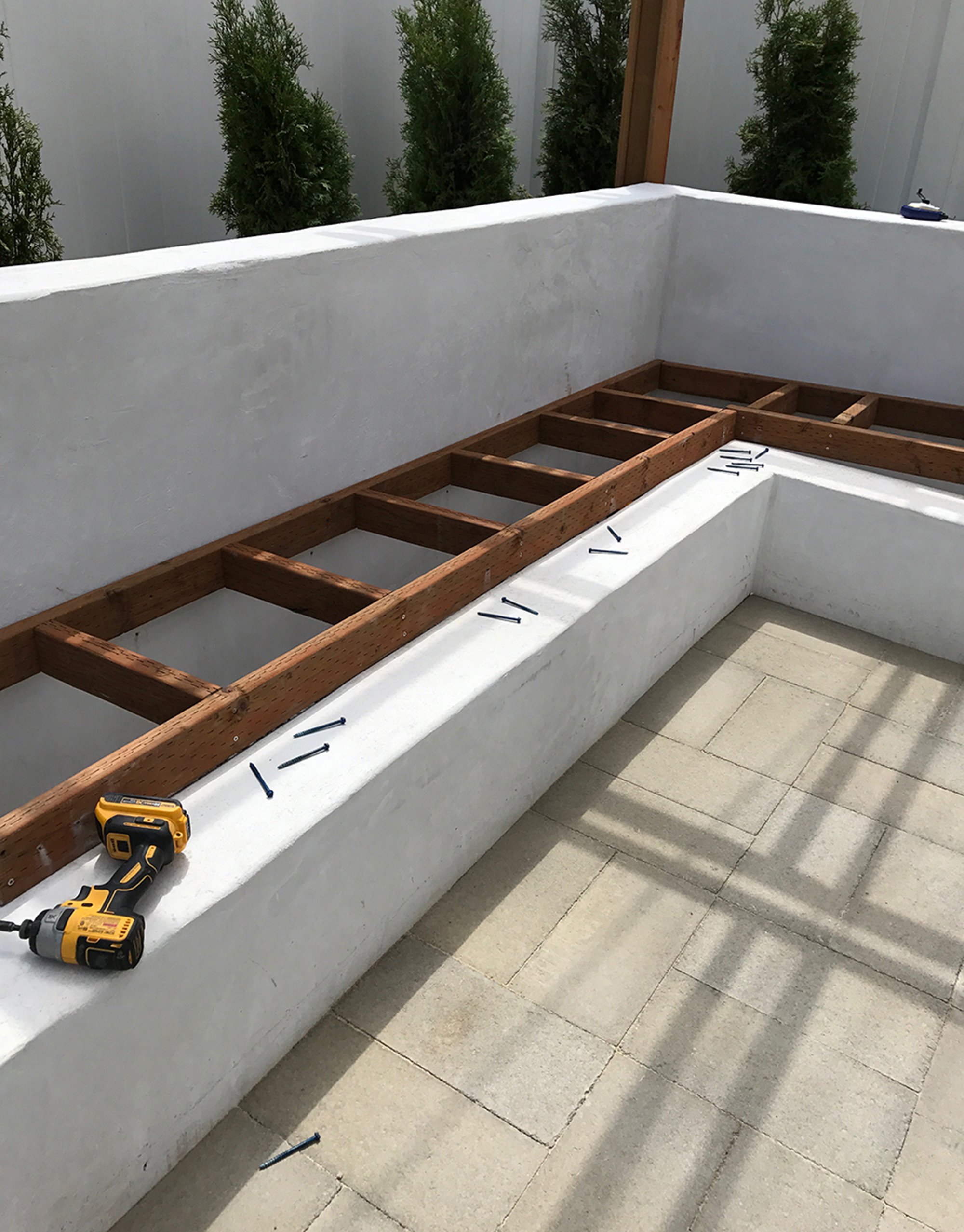 How to Build a Custom Outdoor Sofa - roomfortuesday.com