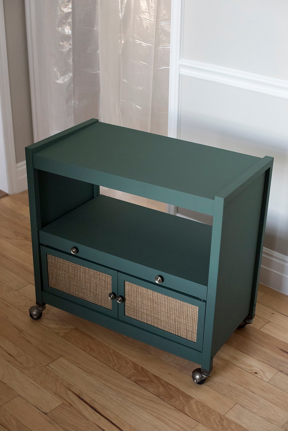 A Bar Cart Furniture Makeover - roomfortuesday.com