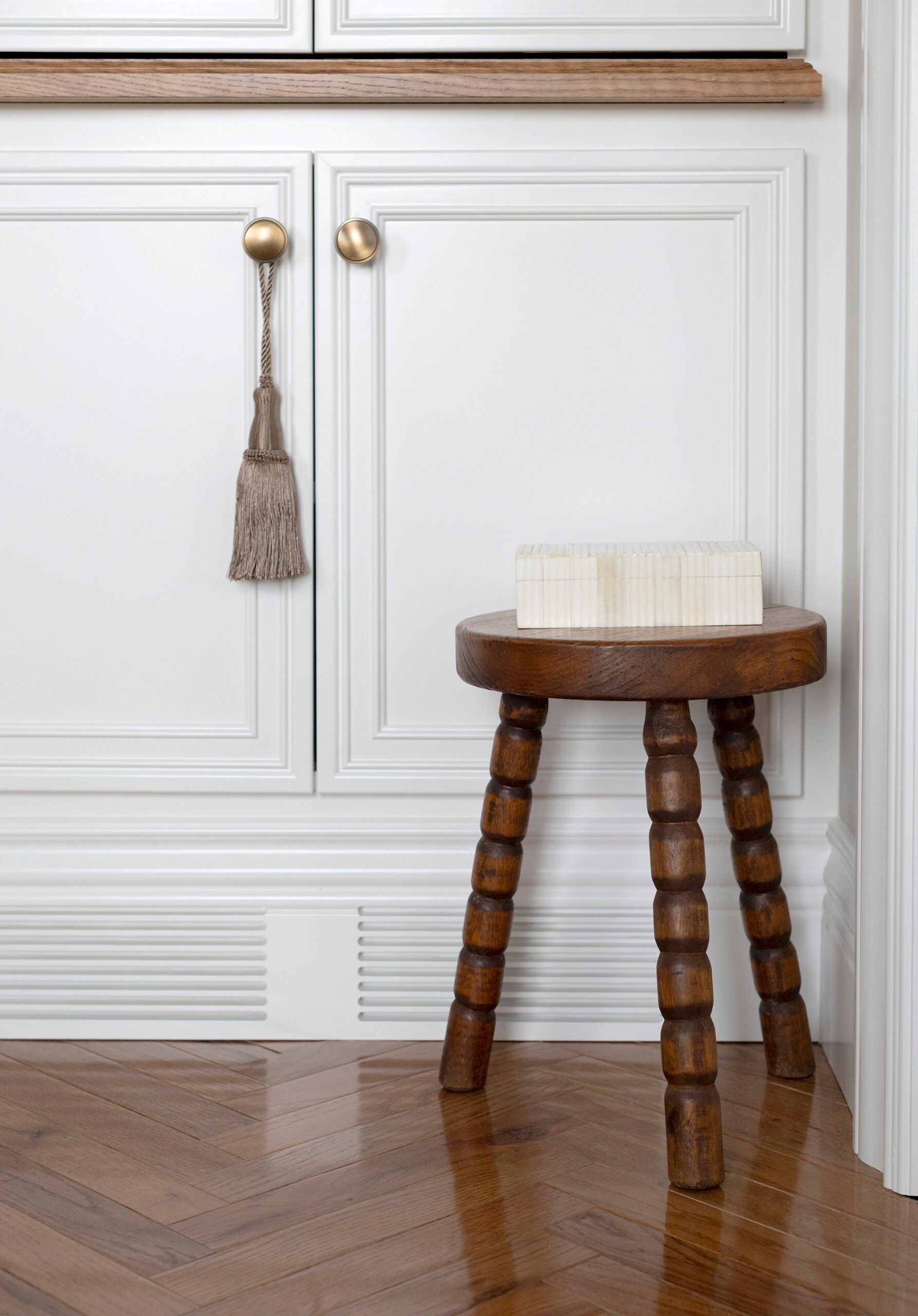 25 New Furniture Finds That Could Pass As Antique - roomfortuesday.com