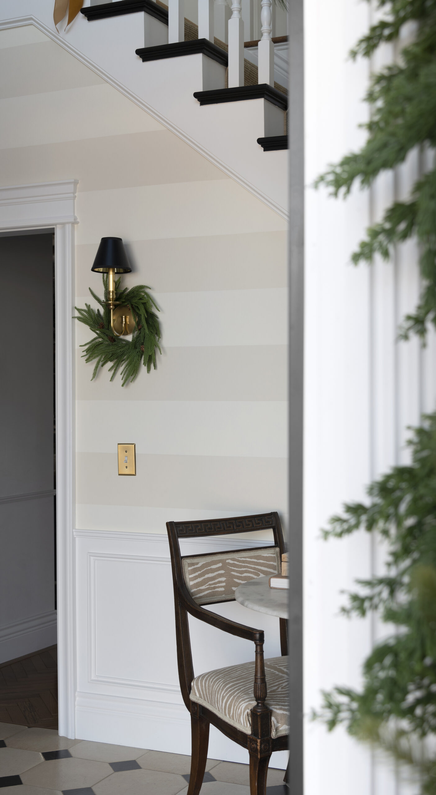 Christmas Tour: Styling the Entryway for the Holidays - roomfortuesday.com