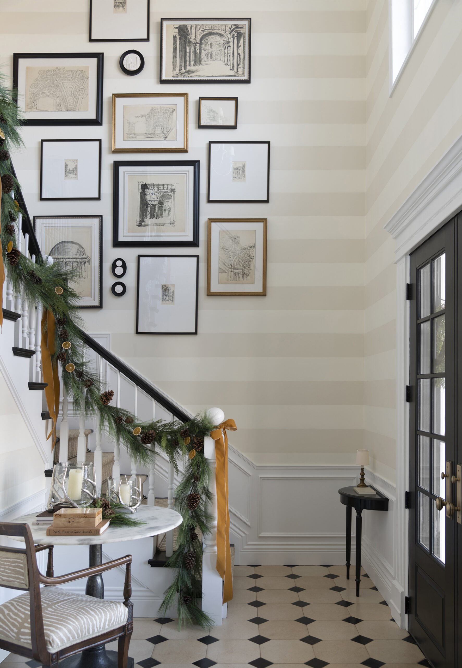 Christmas Tour: Styling the Entryway for the Holidays - roomfortuesday.com