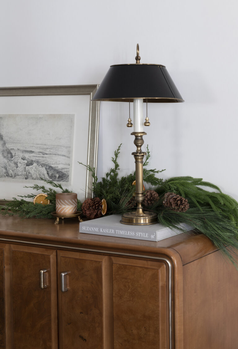 Setting Our Thanksgiving Table & Decorating the Dining Room - roomfortuesday.com