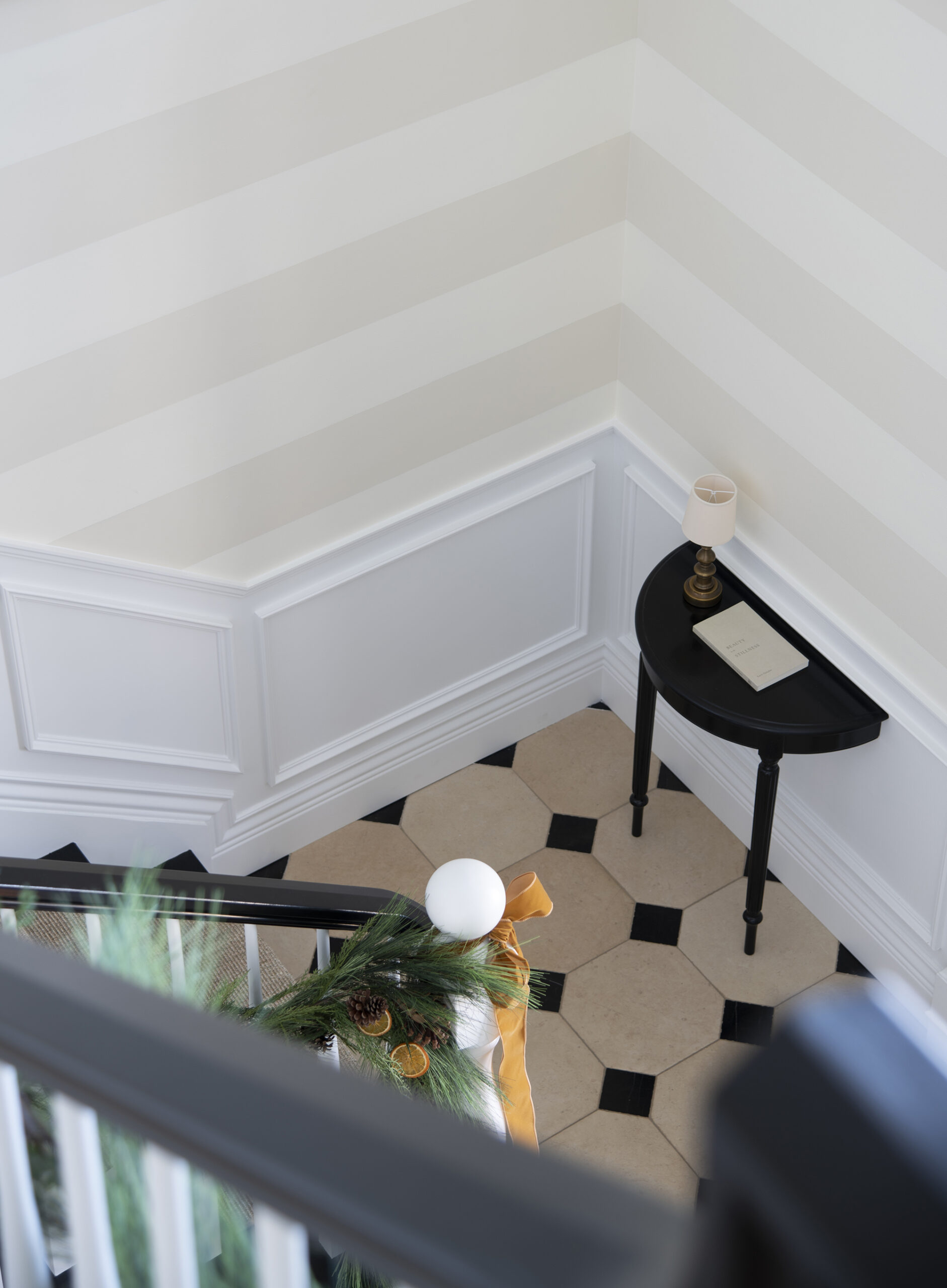 Christmas Tour: Styling the Entryway for the Holidays - roomfortuesday.com