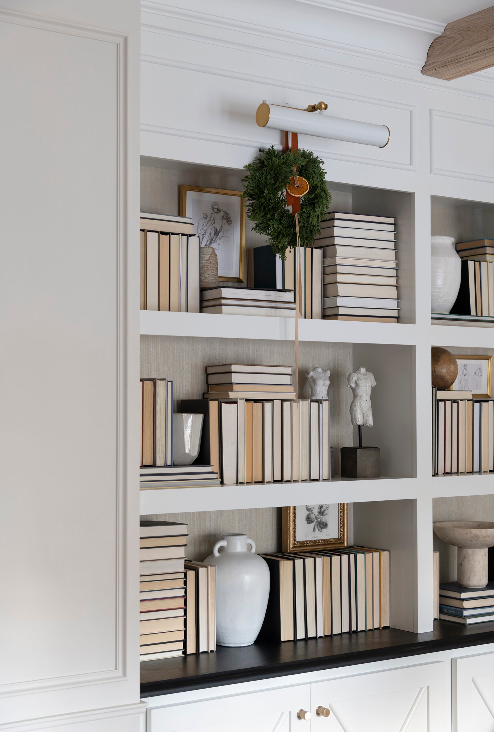 Christmas Tour: the Holiday Decorated Living Room - roomfortuesday.com