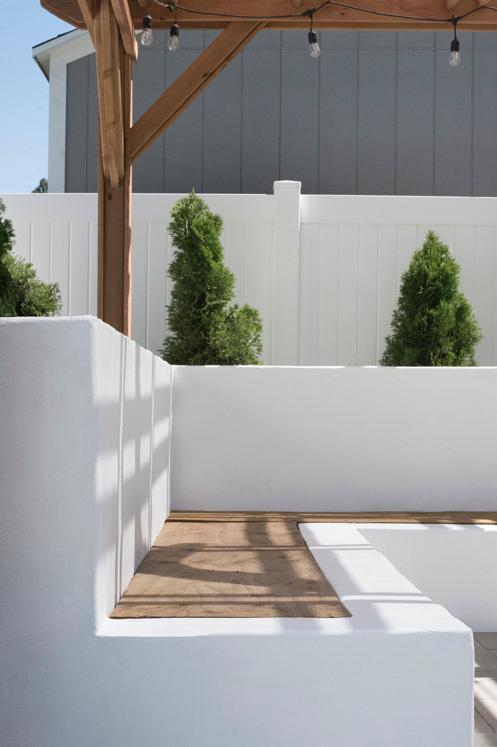 How to Build a Custom Outdoor Sofa - roomfortuesday.com