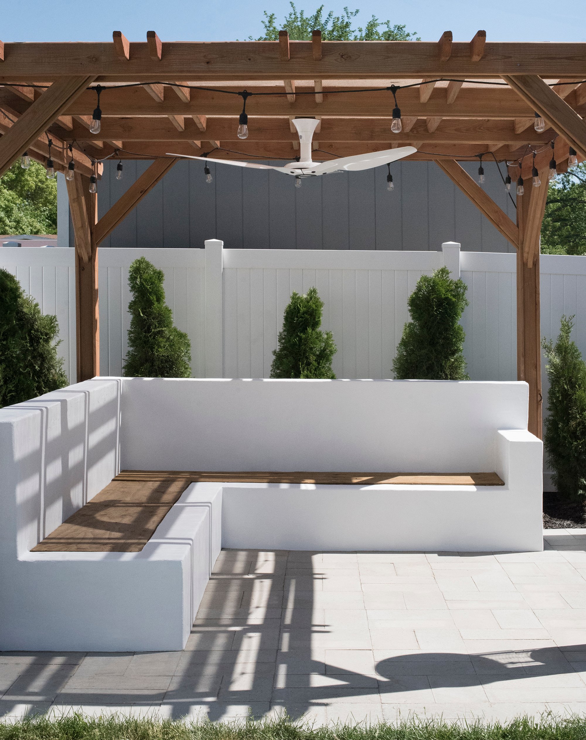 How to Build a Custom Outdoor Sofa - roomfortuesday.com