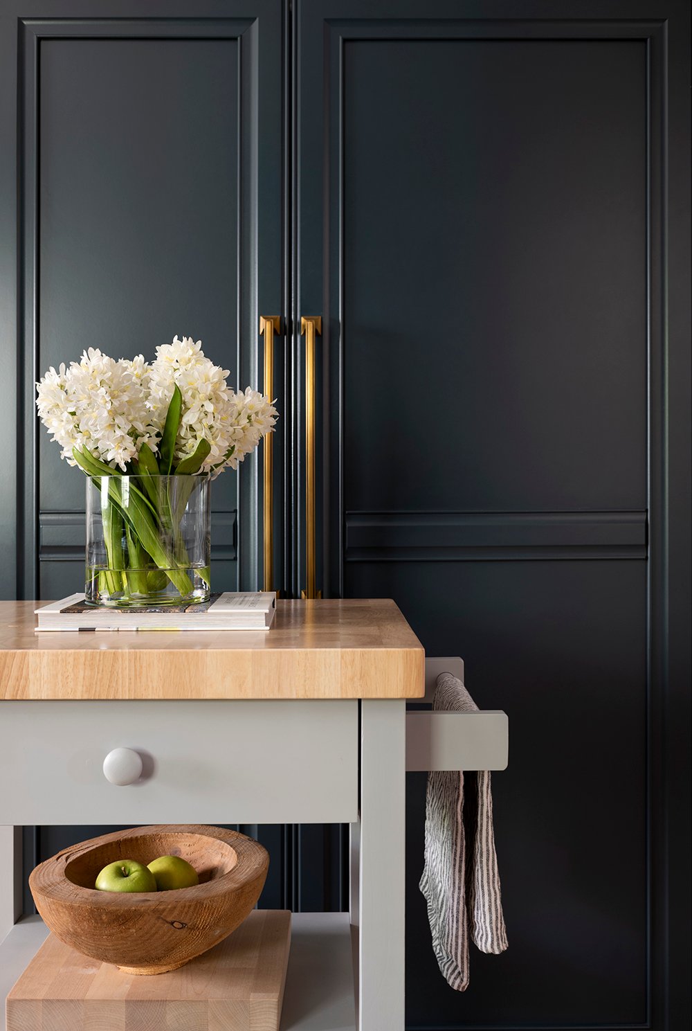 Cabinetry Hardware Placement Guide (With Examples) - roomfortuesday.com