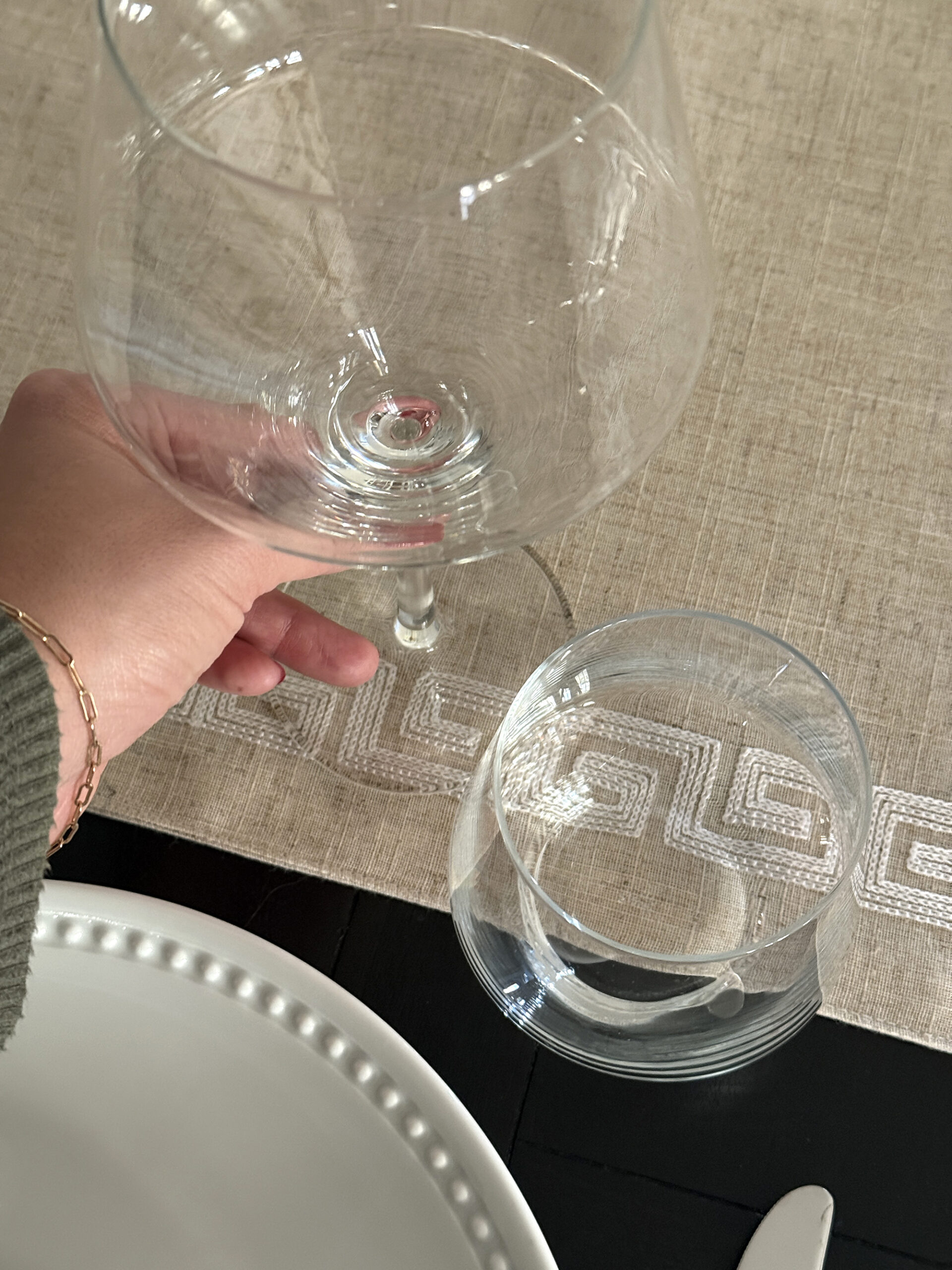 Setting Our Thanksgiving Table & Decorating the Dining Room - roomfortuesday.com