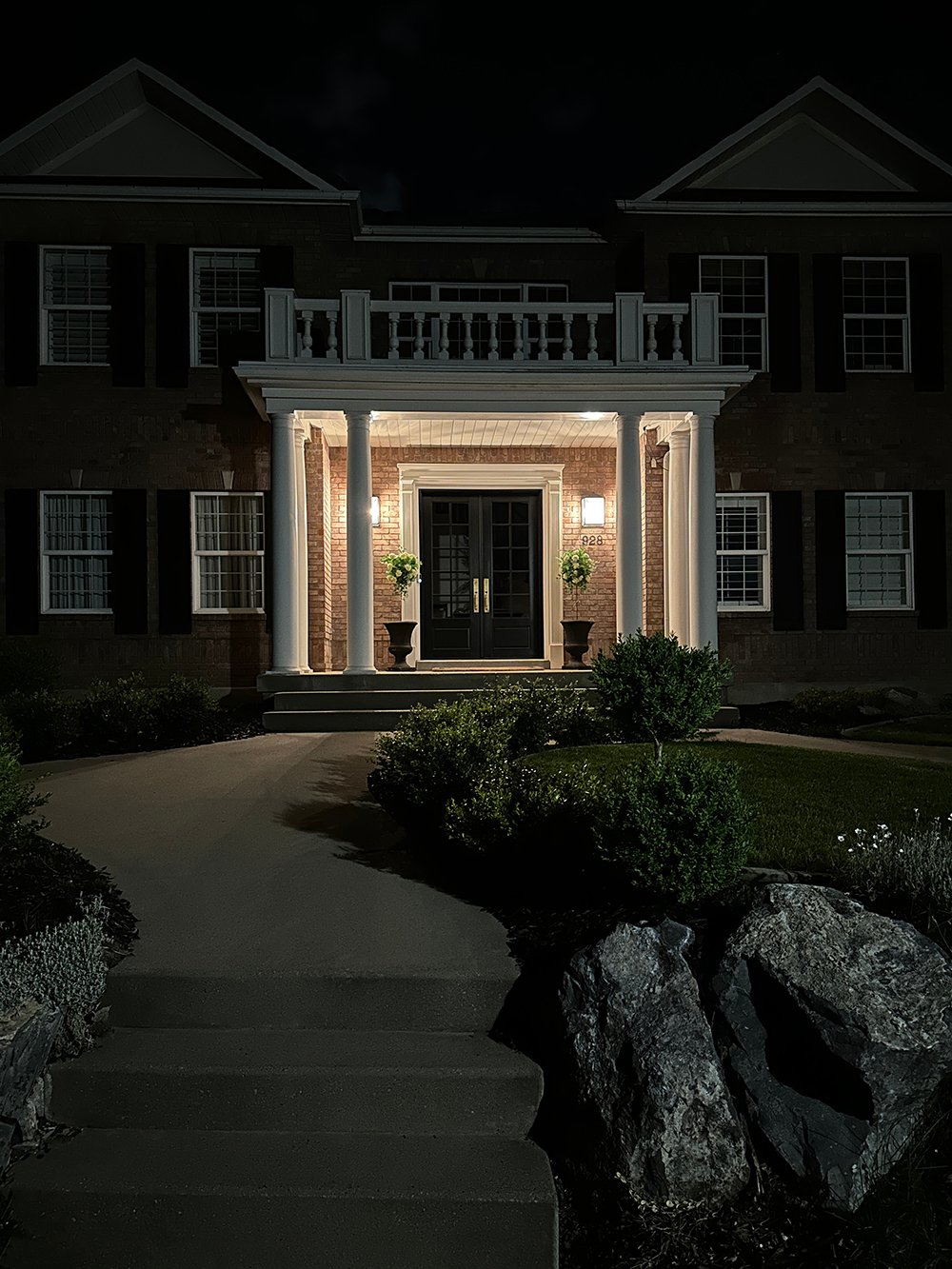 Where to Install Outdoor DIY Solar Landscape Lighting - roomfortuesday.com