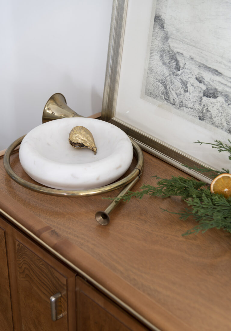 Setting Our Thanksgiving Table & Decorating the Dining Room - roomfortuesday.com