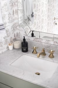 Powder Room Makeover - roomfortuesday.com