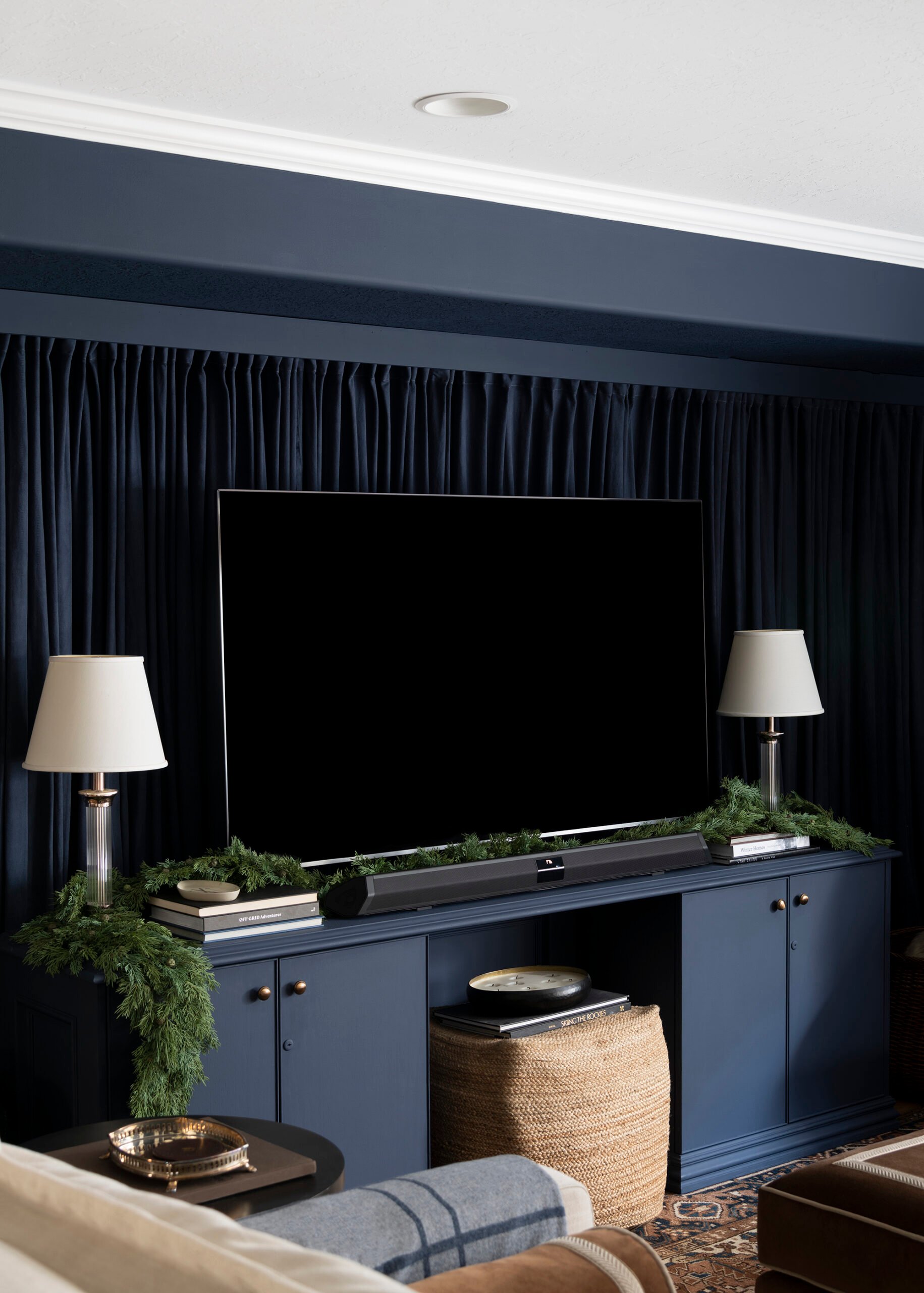 Christmas Tour: Holiday Basement Bar & Media Room - roomfortuesday.com