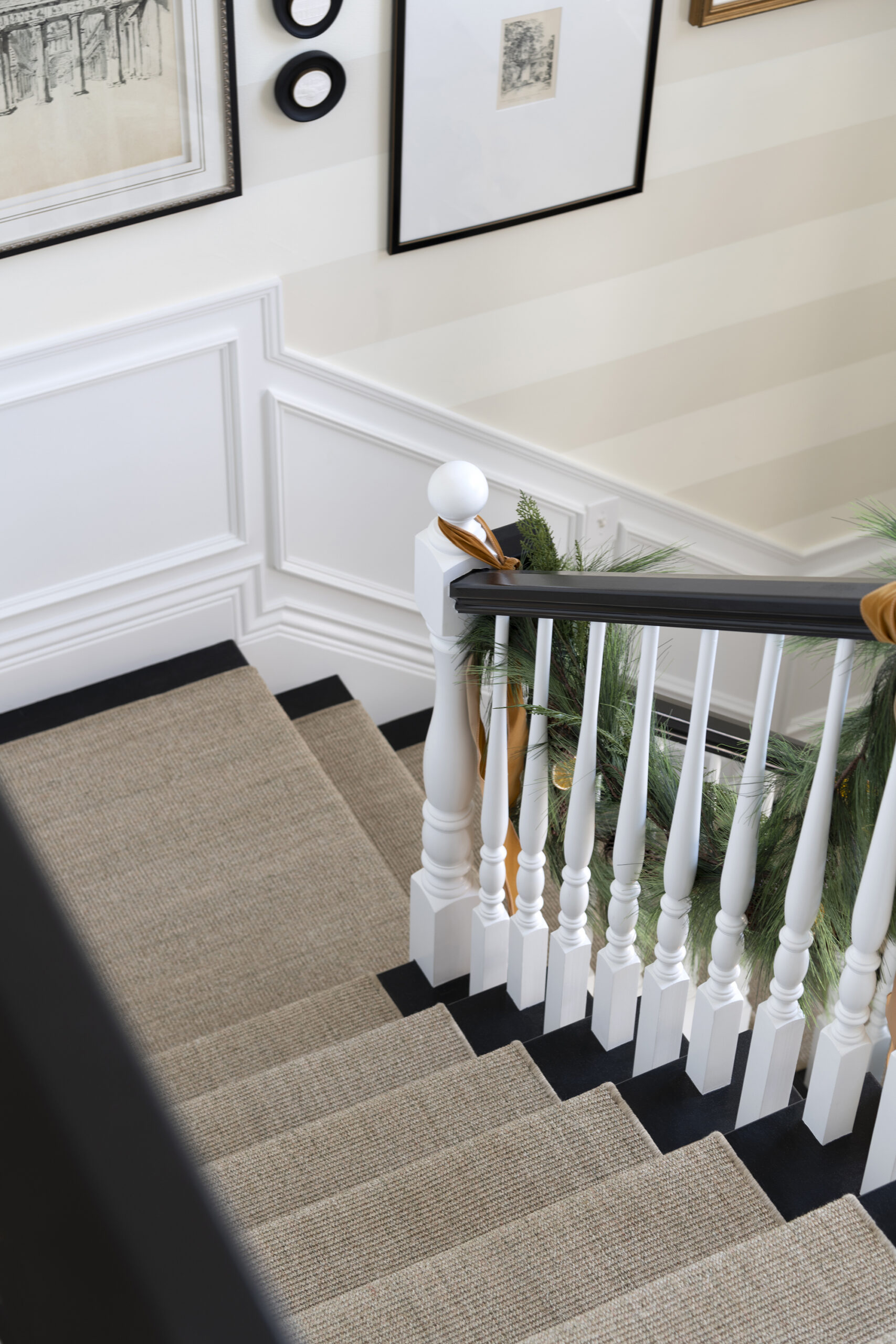 Christmas Tour: Styling the Entryway for the Holidays - roomfortuesday.com