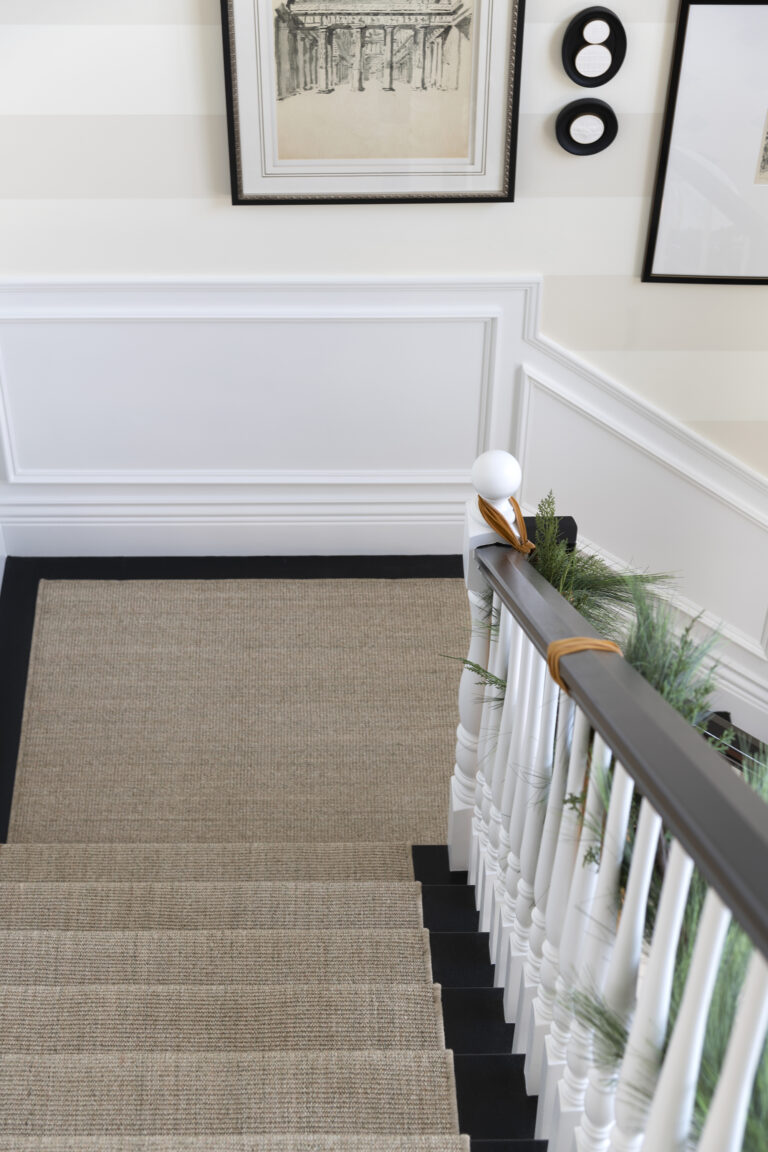 Christmas Tour: Styling the Entryway for the Holidays - roomfortuesday.com