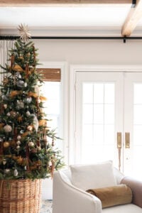 Equestrian Inspired Christmas Tour : The Tree - roomfortuesday.com