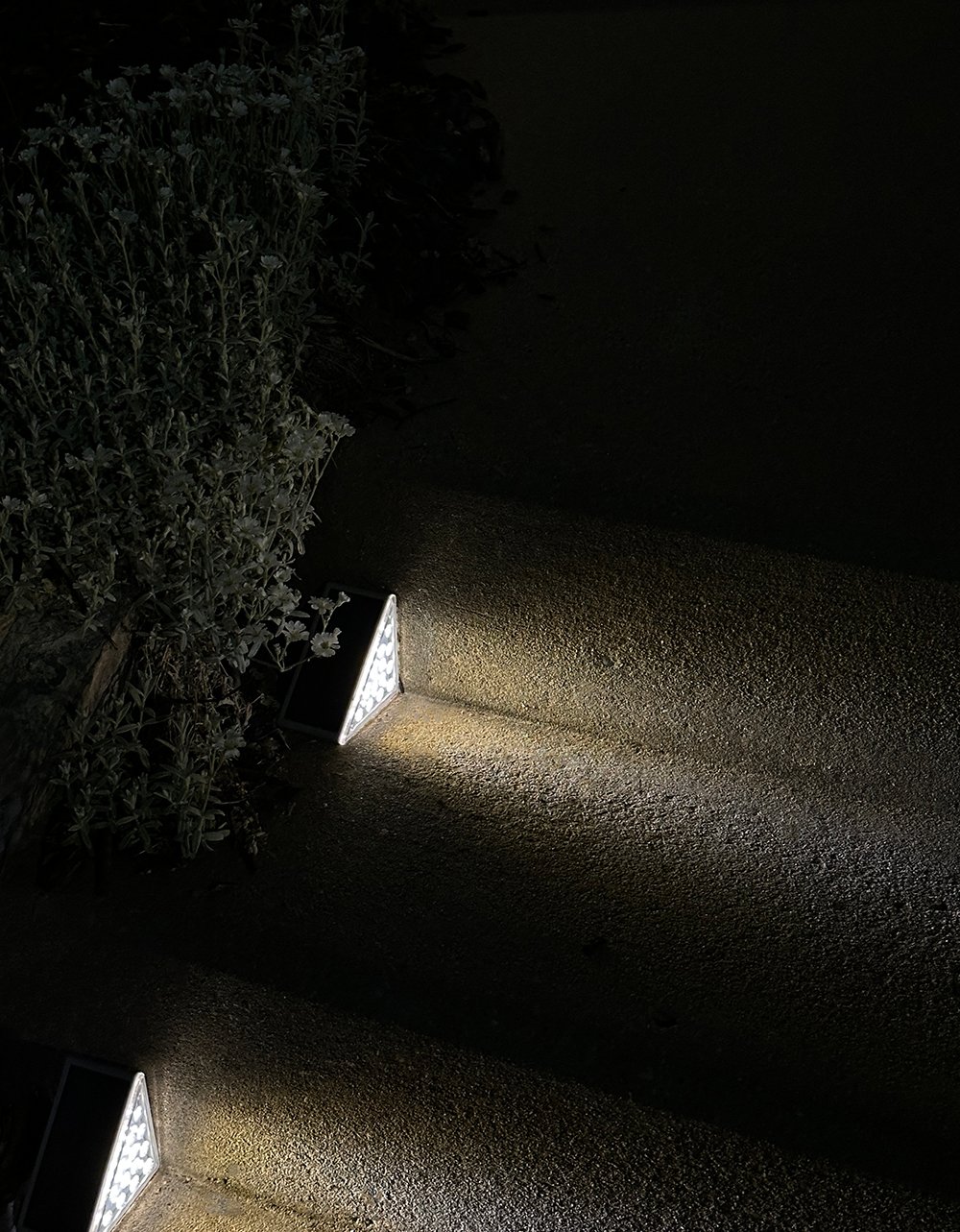 Where to Install Outdoor DIY Solar Landscape Lighting - roomfortuesday.com