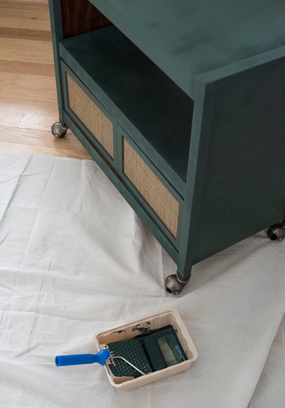 A Bar Cart Furniture Makeover - roomfortuesday.com