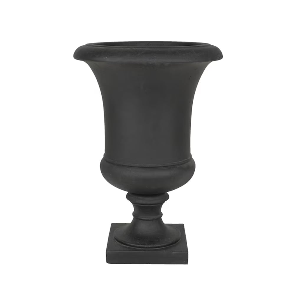 7 Holiday Front Door & Porch Decorating Essentials - roomfortuesday.com