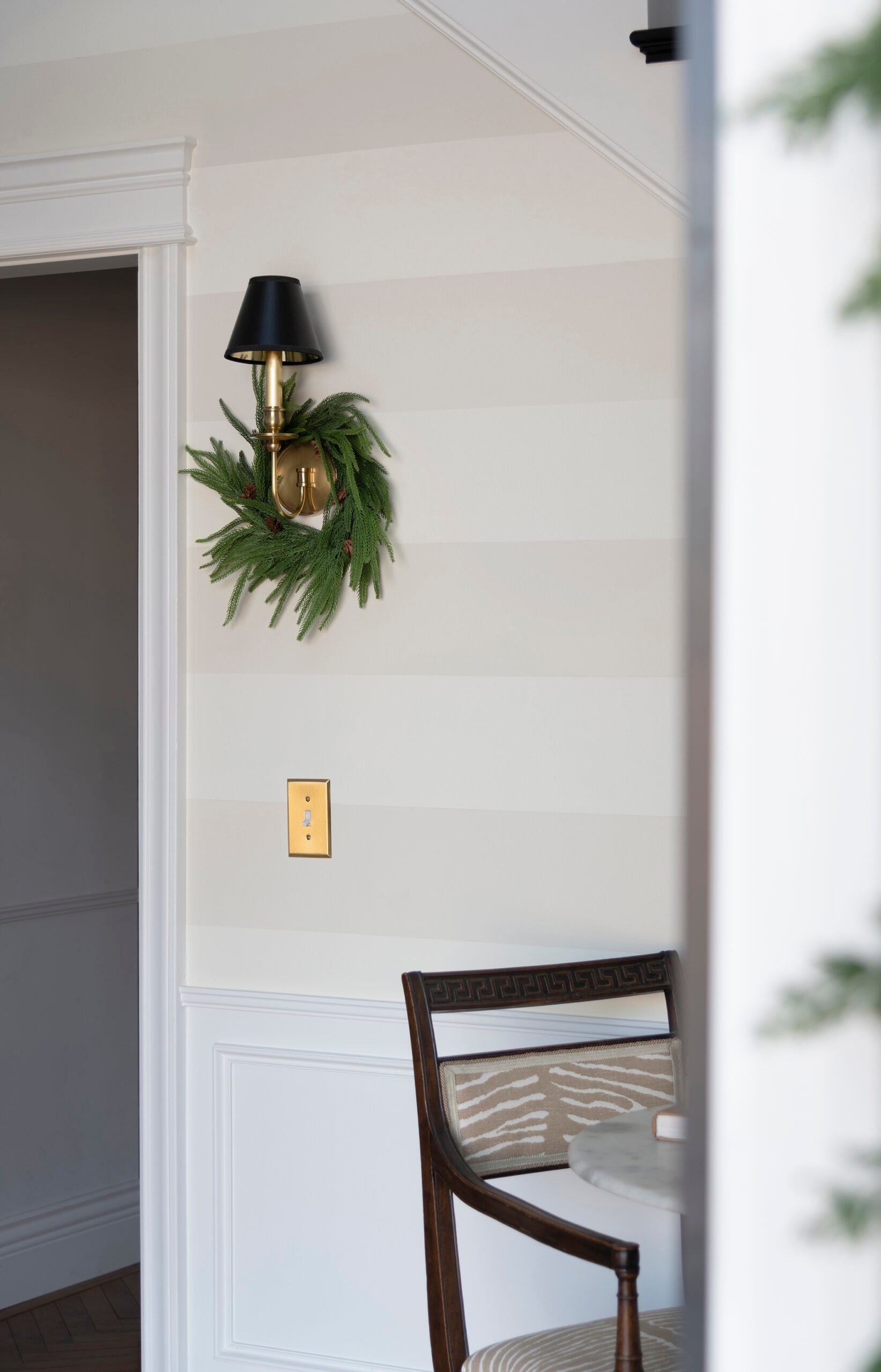 Christmas Tour: Styling the Entryway for the Holidays - roomfortuesday.com