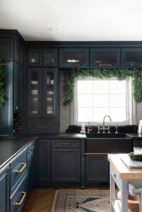 Christmas Tour: Kitchen & Dining - roomfortuesday.com