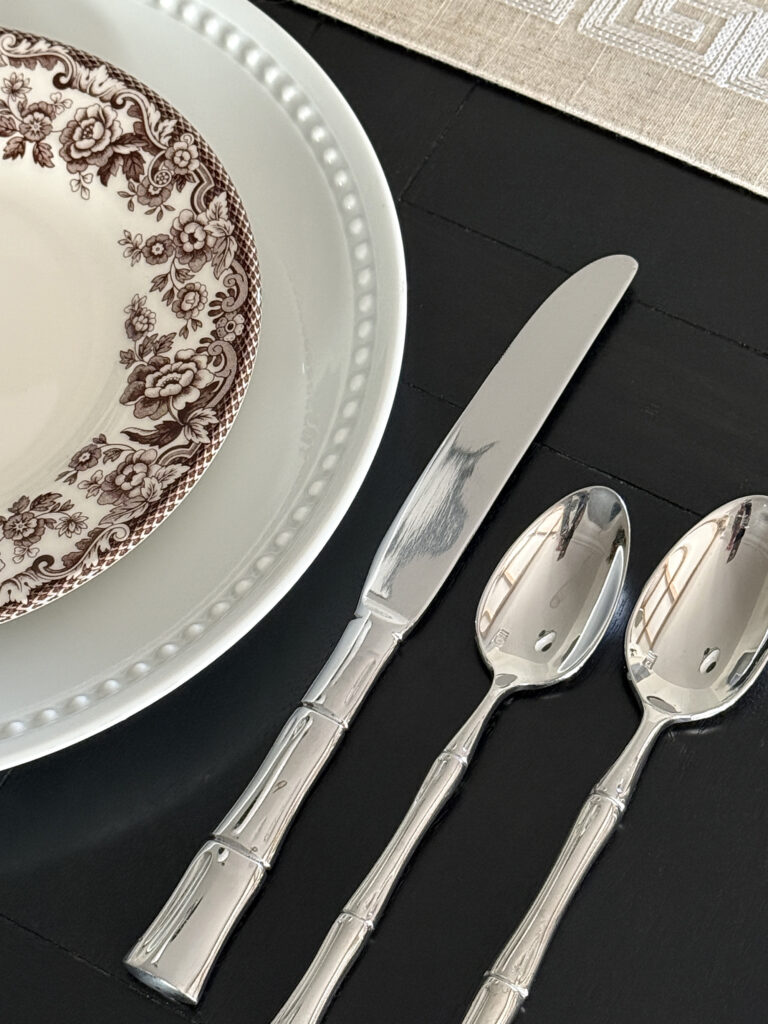 Setting Our Thanksgiving Table & Decorating the Dining Room - roomfortuesday.com