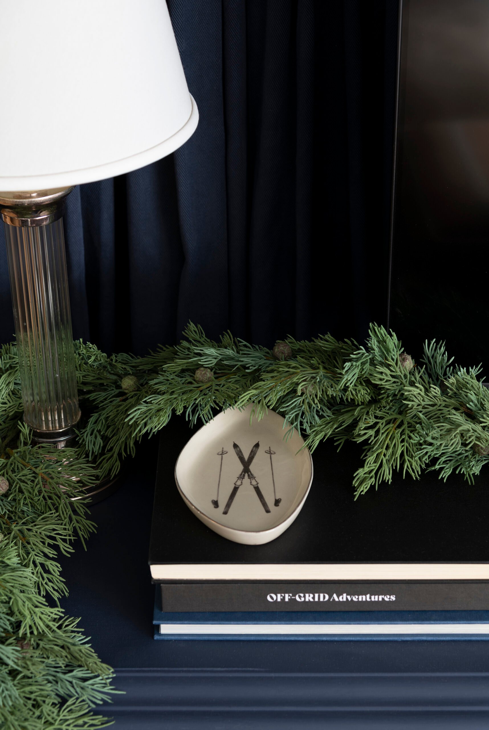 Christmas Tour: Holiday Basement Bar & Media Room - roomfortuesday.com