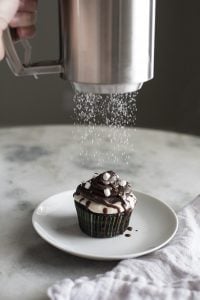 Snow Day Hot Cocoa Cupcakes - roomfortuesday.com
