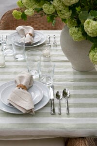 Al Fresco Summer Tablescape - roomfortuesday.com