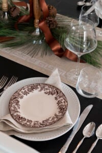 Setting Our Thanksgiving Table & Decorating the Dining Room - roomfortuesday.com