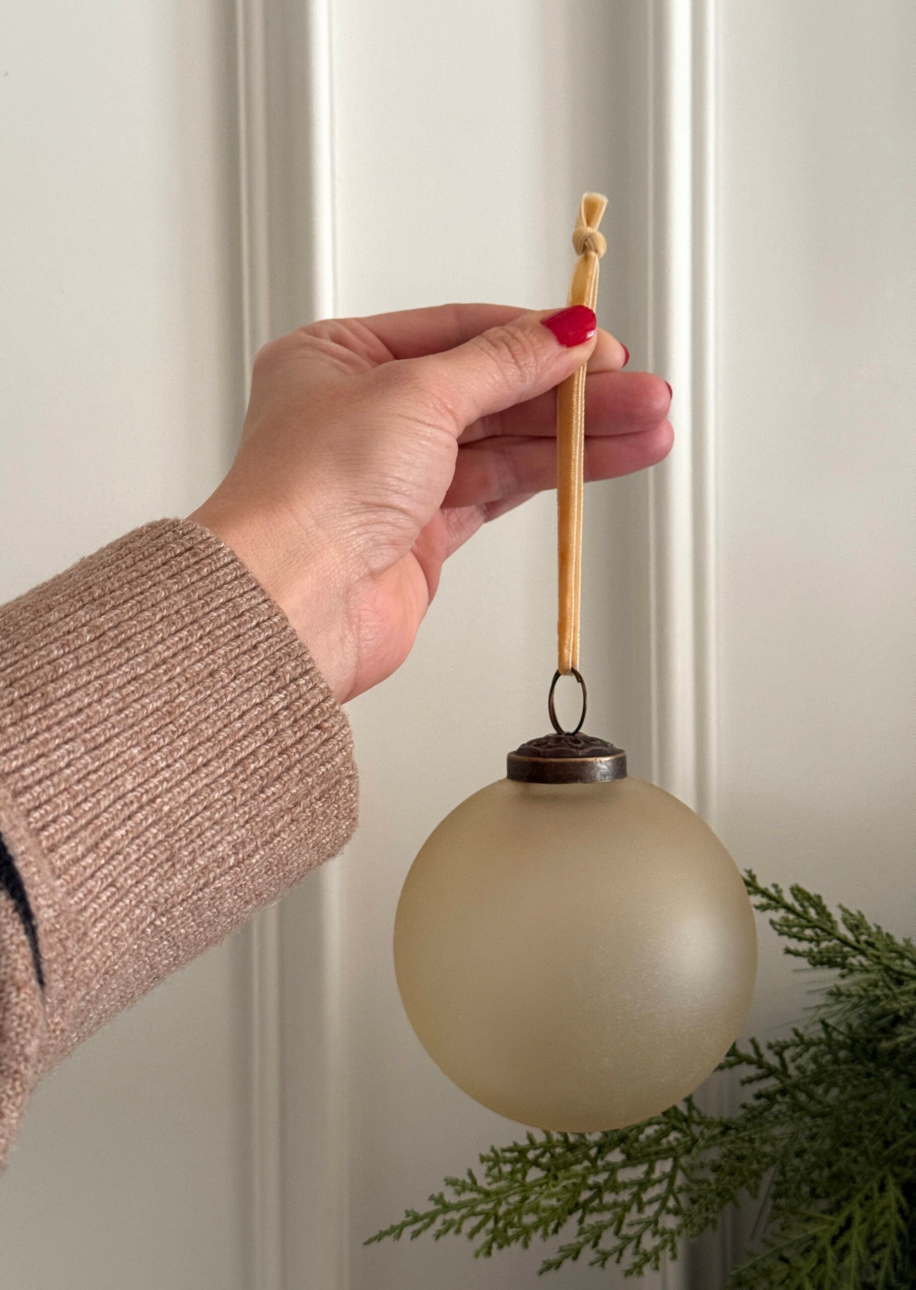 20 Ways to Decorate with Ribbon This Holiday Season - roomfortuesday.com