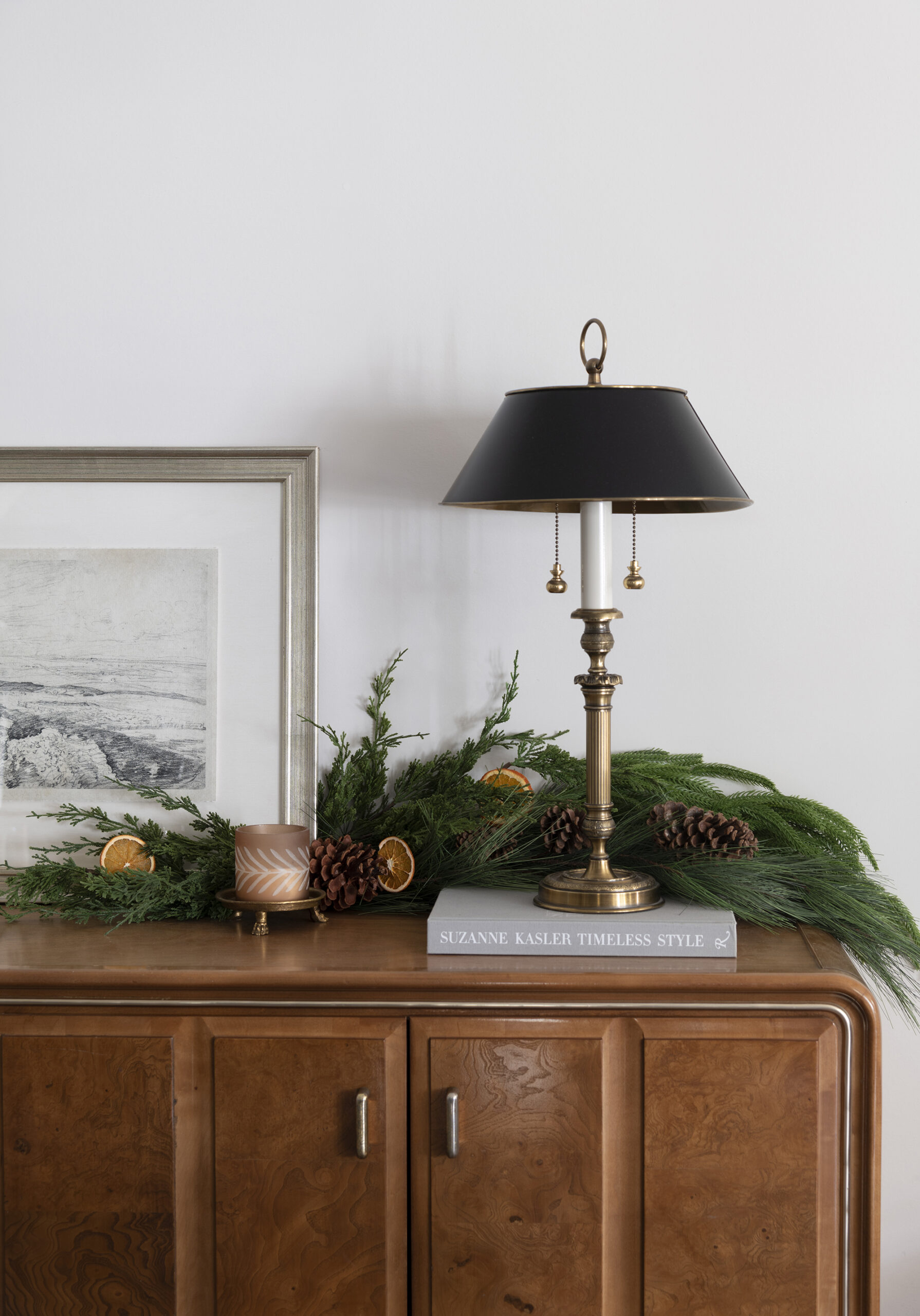 Setting Our Thanksgiving Table & Decorating the Dining Room - roomfortuesday.com